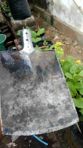 sekop/lempak tanah baja isen anti lengket panjang 28cm lebar 18cm