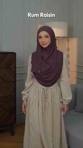 Warda Plain Sulam Crochet Mootiara Instant Hijab Warda Klasik Plain Sulam Crochet in pink and gray colors.