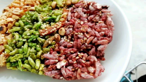 กระยาสารทรสกะทิหอมสดใหม่อร่อยนิ่มไม่เหนียว ขนาด 80กรัม เก็บได้นาน2เดือน