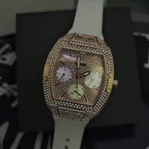 JAM TANGAN WANITA GUESS RAVEN GW0105L3 CHRONO DAY DATE RUBBER STRAP ORIGINAL