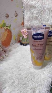 Combo 2 sữa dưỡng thể Vaseline sáng mịn da ban ngày và ban đêm 330ml Gluta-Hya Serum Burst UV Lotion + Dewy Radiance