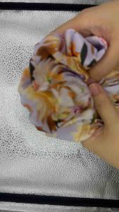 中发肠Flower Scrunchie Hair Tie