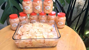 ขิงดองสามรส อร่อย สะอาด ถูกหลักอนามัย ไม่ใส่สีผสมอาหาร น้ำหนักรวมน้ำ 300 กรัม