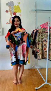 เสื้อแขนสั้นลายใบไม้