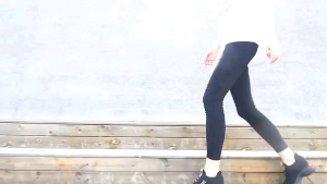 Fashion Sepatu Sneakers Tinggi Wanita Hitam Merah Import Murah