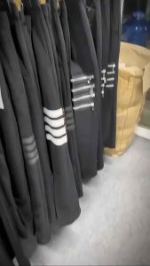 Quần tây âu nam 4 kẻ khoá chắc chắn. Với chất tăm lì dày dặn mặc tôn dáng dễ phối đồ