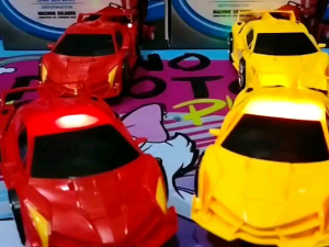 Mainan mobil jadi robot baterai ada musik lampu