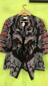 Blazer Tenun Motif Etnik Kekinian Simple Lengan Panjang 7/8