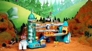 Mainan anak lion mountain adventure playset car track rail