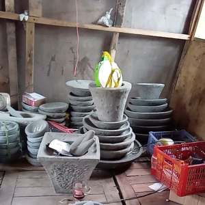 Lumpang Batu Asli 18cm: Dekorasi Taman yang Elegan