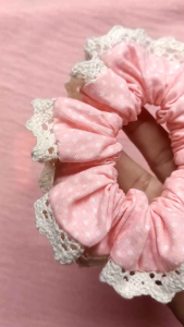 โดนัทรัดผมscrunchiesริมระบายด้วยลูกไม้