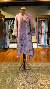 Khalisa Tunik Viscos by Dian Pelangi LIMITED EDITION Blouse Baju Atasan Blus Outfit Casual Formal Kerja Kantor Pesta Kondangan Lebaran Wanita Cantik Anggun Modis Simple Elegan Mewah Model Korea Terbaru Motif Abstrak Jumputan Kekinian