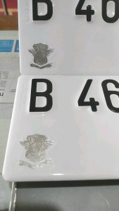 Plat Nomor Motor Putih Baut Tanam Font Terbaru