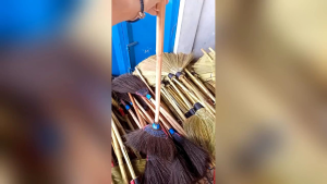 Sapu Ijuk Gagang Rotan Asli Produk Lokal