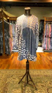 Gala Tunik Viscos by Dian Pelangi LIMITED EDITION Blouse Baju Atasan Kemeja Blus Outfit Busui Kerja Kantor Casual Formal Pesta Pernikahan Kondangan Wanita Hijaber Cantik Anggun Modis Modern Elegan Mewah Model Korea Terbaru Motif Batik Cap Hand Made