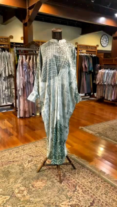 Gamila Kaftan Tissue by Dian Pelangi LIMITED EDITION Busana Muslim Maxi Dress Gamis Outfit Casual Formal Pesta Pernikahan Kondangan Lebaran Wanita Hijaber Cantik Anggun Modis Modern Simple Elegan Mewah Model Batwing Jumbo Arabian Motif Batik Kekinian