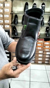 Sepatu Safety Pria Ujung Besi Stand Horse 506
