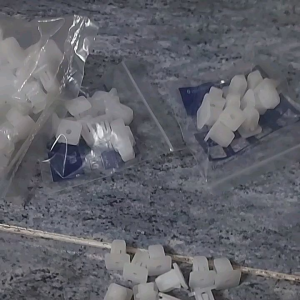 Đinh Tán Nhựa Hình Vuông 10 Cái