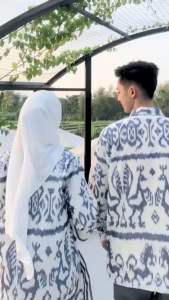 Baju Tenun Etnik & Kemeja Outer Rok: Tips Memilih Baju Kondangan Pasangan