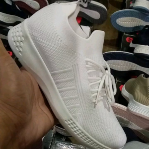 sepatu wanita terbaru 2023 model slip on sneakers import warna putih