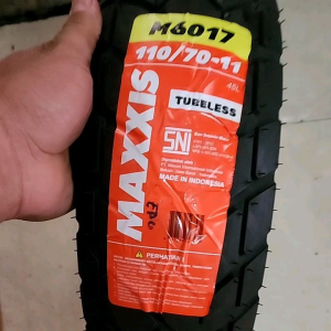 Ban Luar Maxis 110/70-11 Tipe M6017 Tubeless Buat Motor Vespa Matic