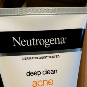 [แท้_ฉลากไทย] นูโทรจีนา โฟมล้างหน้า ดีพ คลีน แอคเน่ โฟมมิ่ง คลีนเซอร์ 150ก.