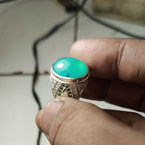 Cincin Bacan Doko Hijau Kristal Super: Aksesori Perhiasan dengan Desain Unik dan Elegan