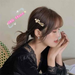 Kẹp Tóc Kiểu Nữ Hình Hoa Ba Lá Giả Đá Mắt Mèo Thời Trang Duyên Dáng