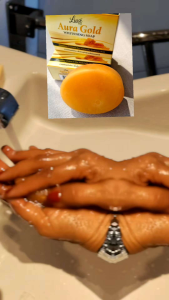 Luxe Aura Gold whitening soap 90g ลักเซ่ สบู่ไหมทองคำ สูตรน้ำผึ้งและผงทอง