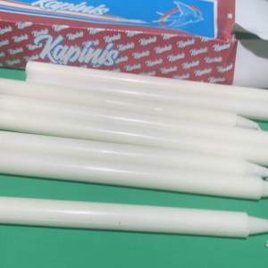 Lilin Putih Cap Kapinis Pack Isi 8 Batang Tipe KM Panjang 16 cm & Lampu Murah Grosir (KM-PAK)
