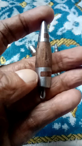 Bandul kalung Cemeti mini kayu Johar