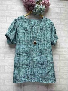 เสื้อแฟชั่นสาวอวบ คอกลม แขนสั้นจับจีบตุ๊กตา สวยมงลง ผ้าไหมอิตาลี อก48นิ้ว (374)