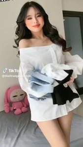 Chân váy chữ A cạp lưng cao xẻ tà hai bên màu đen chất vải tuyết mưa Váy chữ A