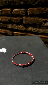 Gelang bayi tridatu 2mm dominan warna merah / putih / hitam original premium