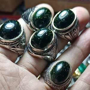 Batu Cincin Green Pasir & Intan Pasir Biru: Desain Kantoran Modern