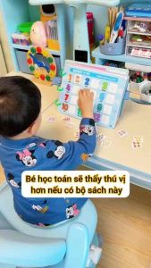 Học liệu toán học bóc dán Montessori  sách bóc dán xanh giúp bé học toán dễ dàng với các sticker dễ thương