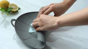 Silicone Anti-Splash Pot Lid - Non-Stick Easy to Clean Prevents Spills Suitable for Cooking Soup Ideal for Kitchen Use