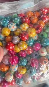 100 กรัม ลูกปัดไม้ เม็ดกลม คละสี ลูกปัดไม้เพ้นลายจุด มีรูร้อย งานประดิษฐ์