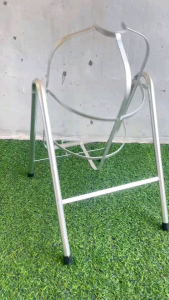 ขาตั้งถังน้ำ เป็นขาเหล็กสำหรับใส่ถังน้ำขนาดไม่เกิน 20 ลิตรแข็งแรงทนทาน ใช้งานสะดวก น้ำหนักเบา