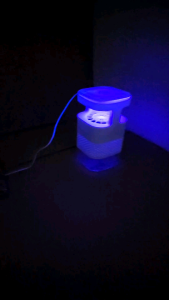 Máy bắt muỗi thông minh diệt côn trùng khóa muỗi trong khay