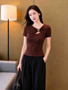 Áo thun nữ đính charm sang trọng phối khoét ngực cá tính - Freesize 35kg - 55kg giá tận xưởng