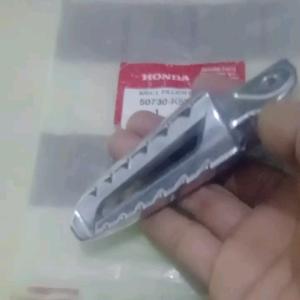 besi step boncengan belakang kiri arm pilion step vario 150 esp k59j vario 160 original honda
