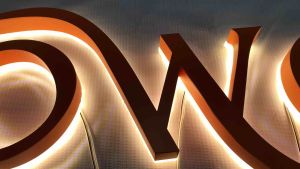 Stainless Steel Backlit LED Letters 3D Metal Halo Lit Signage Custom Logo Letter for Business Storefront Wall Decoration Company Reception Sign