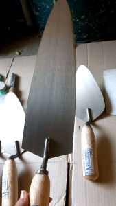 2 CETOK LANCIP GALUR ASLI PAKU 4 PANJANG 35CM (PAKET 2IN1)\r\n\r\n Deskripsi Produk\r\n\r\nPaket 2in1 cetok lancip galur asli dan paku 4 panjang 35cm merupakan produk yang dirancang khusus untuk kebutuhan pengukuran dan pengecoran paku dengan tingkat akurasi tinggi. Dengan menggunakan alat ini, Anda dapat memastikan bahwa paku yang diproduksi memiliki ukuran dan bentuk yang sesuai dengan standar yang ditentukan.\r\n\r\n Spesifikasi Paket\r\n\r\n- Ukuran plat cetok: 35 cm x 9.5 cm\r\n- Ketebalan plat: 0.9 mm\r\n- Besi tangkai as diameter: 10 mm\r\n- Gagang kayu\r\n- Paku 4\r\n- Dijamin galur asli paku 4\r\n\r\n Keunggulan Paket\r\n\r\n1. **Akurasi Tinggi**: Dengan menggunakan cetok lancip galur asli dan paku 4 panjang 35cm, Anda dapat memastikan bahwa ukuran dan bentuk paku yang diproduksi sesuai dengan standar yang ditentukan.\r\n2. **Praktis**: Alat ini dirancang untuk penggunaan yang mudah dan efisien, sehingga memungkinkan Anda untuk melakukan pengukuran dan pengecoran paku dengan cepat dan akurat.\r\n3. **Kualitas Terbaik**: Paket ini menggunakan bahan-bahan berkualitas tinggi, seperti besi tangkai as dan gagang kayu, yang memberikan ketahanan dan daya tahan yang baik.\r\n\r\n Cara Penggunaan\r\n\r\n Persiapan Sebelum Penggunaan\r\n\r\nSebelum menggunakan paket cetok lancip galur asli dan paku 4 panjang 35cm, pastikan bahwa Anda telah melakukan persiapan yang diperlukan. Berikut adalah beberapa langkah yang perlu Anda lakukan:\r\n\r\n1. **Persiapan Area**: Pastikan bahwa area pengukuran dan pengecoran paku sudah bersih dan terorganisir.\r\n2. **Persiapan Alat**: Pastikan bahwa cetok lancip galur asli dan paku 4 panjang 35cm dalam kondisi baik dan tidak ada kerusakan.\r\n\r\n Langkah-langkah Penggunaan\r\n\r\nBerikut adalah langkah-langkah penggunaan paket cetok lancip galur asli dan paku 4 panjang 35cm:\r\n\r\n1. **Penyimpanan Paket**: Simpan paket cetok lancip galur asli dan paku 4 panjang 35cm di tempat yang aman dan tidak mudah rusak.\r\n2. **Penggunaan Cetok Lancip Galur Asli**: Gunakan cetok lancip galur asli untuk mengukur dan menentukan ukuran paku yang akan diproduksi.\r\n3. **Penggunaan Paku 4 Panjang 35cm**: Gunakan paku 4 panjang 35cm sebagai acuan dalam proses pengecoran paku.\r\n\r\n Tips & Trik\r\n\r\nBerikut adalah beberapa tips dan trik yang dapat membantu Anda dalam penggunaan paket cetok lancip galur asli dan paku 4 panjang 35cm:\r\n\r\n Cara Merawat Cetok Lancip Galur Asli\r\n\r\nUntuk menjaga ketahanan dan daya tahan cetok lancip galur asli, ikuti langkah-langkah berikut:\r\n\r\n1. **Simpan di Tempat yang Aman**: Simpan cetok lancip galur asli di tempat yang aman dan tidak mudah rusak.\r\n2. **Bersihkan Setelah Digunakan**: Bersihkan cetok lancip galur asli setelah digunakan untuk menghindari kerusakan.\r\n\r\n Tips Menggunakan Paku 4 Panjang 35cm\r\n\r\nBerikut adalah beberapa tips dalam menggunakan paku 4 panjang 35cm:\r\n\r\n1. **Gunakan sebagai Acuan**: Gunakan paku 4 panjang 35cm sebagai acuan dalam proses pengecoran paku.\r\n2. **Simpan di Tempat yang Aman**: Simpan paku 4 panjang 35cm di tempat yang aman dan tidak mudah rusak.\r\n\r\n Kesimpulan\r\n\r\nPaket 2in1 cetok lancip galur asli dan paku 4 panjang 35cm merupakan produk yang dirancang khusus untuk kebutuhan pengukuran dan pengecoran paku dengan tingkat akurasi tinggi. Dengan menggunakan alat ini, Anda dapat memastikan bahwa paku yang diproduksi memiliki ukuran dan bentuk yang sesuai dengan standar yang ditentukan. Untuk penggunaan yang optimal, pastikan bahwa Anda telah melakukan persiapan yang diperlukan dan mengikuti langkah-langkah penggunaan yang benar.