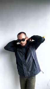 Jacket Outdoor Jaminan 100% Original The Bojiel Parasut Taslan ZN Javanise Uniseks Kodbar 205\\n\\n Apa Itu Jaket Outdoor Jaminan 100% Original The Bojiel?\\n\\nJaket Outdoor Jaminan 100% Original The Bojiel adalah pilihan tepat bagi Anda yang mencari jaket outdoor berkualitas tinggi dengan garansi keaslian. Dengan material parasut taslan yang kuat dan tahan lama, jaket ini cocok untuk berbagai aktivitas outdoor seperti hiking, camping, atau bersepeda. Selain itu, jaket ini tersedia dalam ukuran unisex, sehingga bisa dipakai oleh pria maupun wanita.\\n\\n Keunggulan Jaket The Bojiel\\n\\nBerikut beberapa keunggulan dari jaket outdoor The Bojiel:\\n\\n- Garansi keaslian 100%\\n- Material parasut taslan yang kuat dan tahan lama\\n- Desain unisex yang cocok untuk pria dan wanita\\n- Berbagai warna dan ukuran tersedia\\n\\n Desain dan Fitur Jaket The Bojiel\\n\\nJaket outdoor The Bojiel memiliki desain modern dan elegan dengan berbagai fitur yang memudahkan pengguna:\\n\\n- Tas samping dan belakang untuk menyimpan barang-barang kecil\\n- Resleting di bagian depan untuk kenyamanan\\n- Lengan yang bisa diatur panjangnya sesuai selera\\n\\n Bagaimana Memilih Jaket Outdoor yang Sesuai?\\n\\nUntuk mendapatkan jaket outdoor yang sesuai dengan kebutuhan Anda, perhatikan beberapa hal berikut:\\n\\n Mengenal Jenis-Jenis Jaket Outdoor\\n\\nAda beberapa jenis jaket outdoor yang bisa Anda pilih, antara lain:\\n\\n- Jaket parasut taslan\\n- Jaket hoodie\\n- Jaket bomber\\n\\n Tips Memilih Jaket Outdoor untuk Pria dan Wanita\\n\\nBerikut beberapa tips memilih jaket outdoor yang cocok untuk pria dan wanita:\\n\\n- Perhatikan ukuran dan fitur jaket\\n- Pilih material yang sesuai dengan kebutuhan\\n- Cek kenyamanan saat dipakai\\n\\n Manfaat Memakai Jaket Outdoor The Bojiel\\n\\nBerikut beberapa manfaat memakai jaket outdoor The Bojiel:\\n\\n Keunggulan Jaket Parasut Taslan\\n\\n- Tahan air dan angin\\n- Kuat dan tahan lama\\n- Nyaman dipakai\\n\\n Kelebihan Jaket Uniseks Kodbar 205\\n\\n- Cocok untuk pria dan wanita\\n- Berbagai warna dan ukuran tersedia\\n- Desain modern dan elegan\\n\\n Cara Merawat Jaket Outdoor The Bojiel\\n\\nAgar jaket outdoor The Bojiel tetap awet dan tampilannya selalu baru, ikuti beberapa tips merawat jaket parasut taslan berikut:\\n\\n Tips Perawatan Jaket Parasut Taslan\\n\\n- Jemur di tempat teduh\\n- Gunakan deterjen khusus\\n- Jangan mencuci dengan mesin cuci\\n\\n Cara Menyimpan Jaket Outdoor untuk Masa Panjang\\n\\nUntuk menjaga jaket outdoor agar tetap dalam kondisi baik, simpanlah dengan cara berikut:\\n\\n- Lipat rapi\\n- Simpan di tempat kering dan teduh\\n- Jangan simpan di tempat lembab\n}