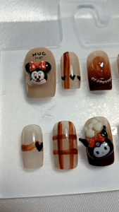 เล็บปลอมสีน้ำตาลลายการตูนหน้ารัก มีกาวตะใบแถม