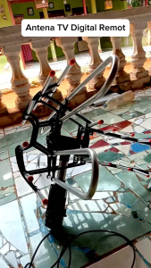 ANTENA TV DIGITAL REMOT CONTROL PLUSS BOSTER PANJANG KABEL 10 METERAN bisa di dalem atau dibluar ruangan