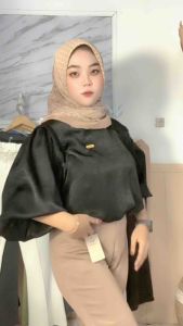Blouse Shimmer OOTD Hijab: Pilihan Atasan Wanita Terbaru