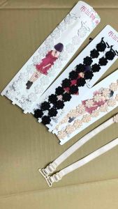 1 cặp dây áo ngực bằng ren chỉ.