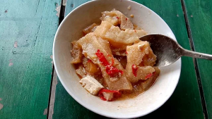 Krecek Kulit Sapi Super Besar: Makanan Khas Solo